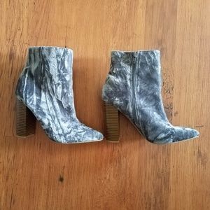 Wild Diva Lounge gray crushed velvet booties